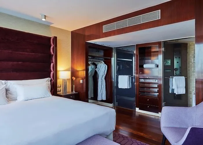 Hotel Hyatt Regency Barcelona Tower 5*