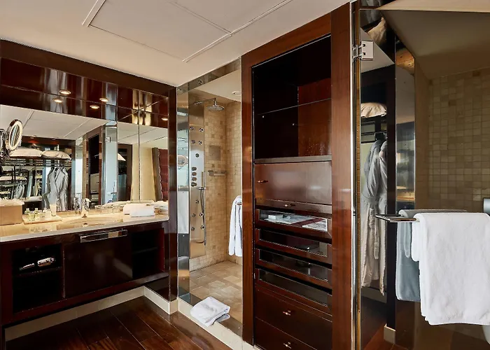 Hotel Hyatt Regency Barcelona Tower 5*